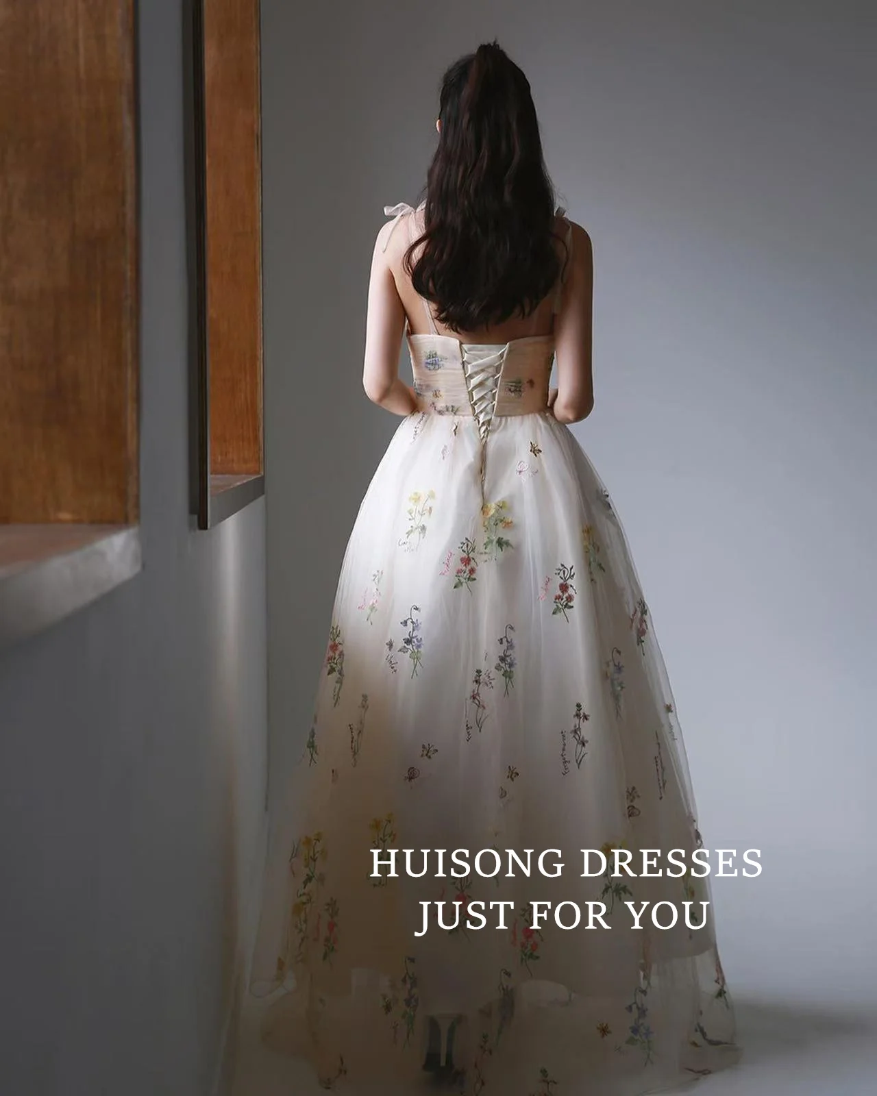 HUISONG Abito da sposa coreano in tulle di pizzo ricamato personalizzato 이브nneali A-Line senza maniche senza spalline Abito da sposa da ricevimento