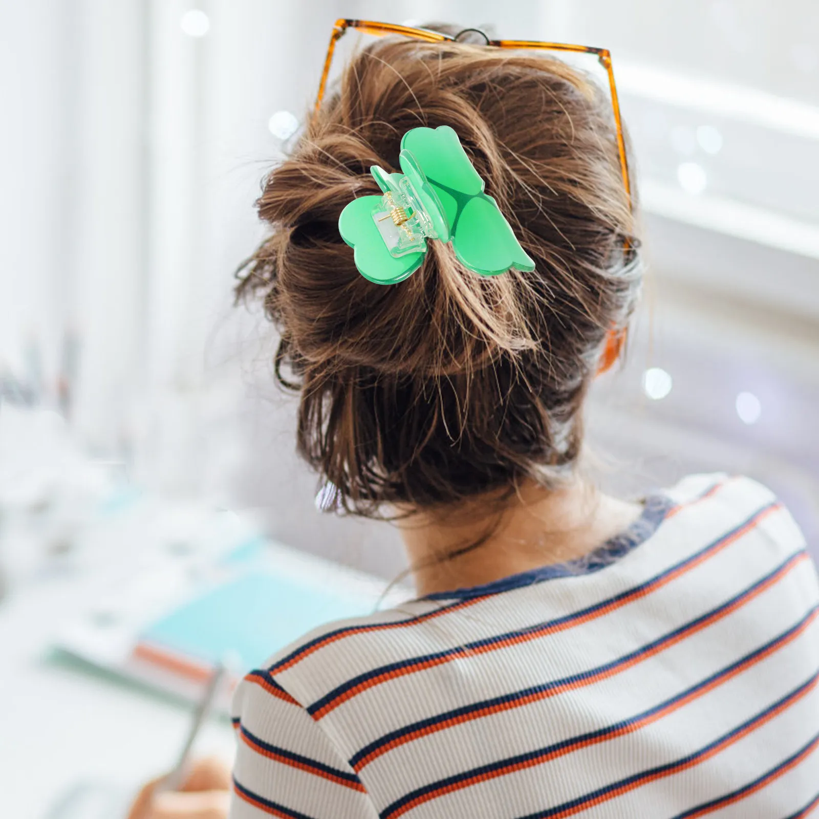 Green Shamrock Hair Claw Clips Stylish Lucky Clover Hairpins Perfect for St Patricks Day Irish Hair Barrettes Women Girls