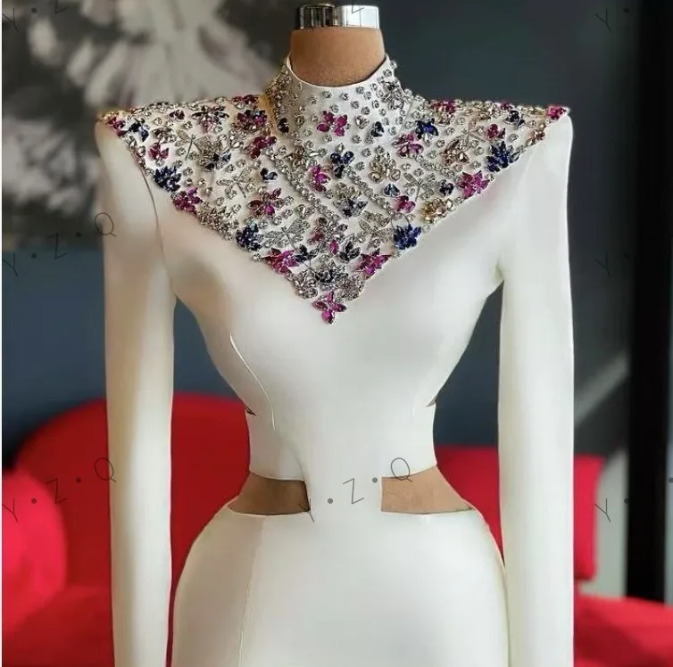 アメージングホワイトマーメイドフォーマルパーティードレスロングクリスタルフルスリーブロングマキシドレスカットアウトビーズブライダルドレスバックレス