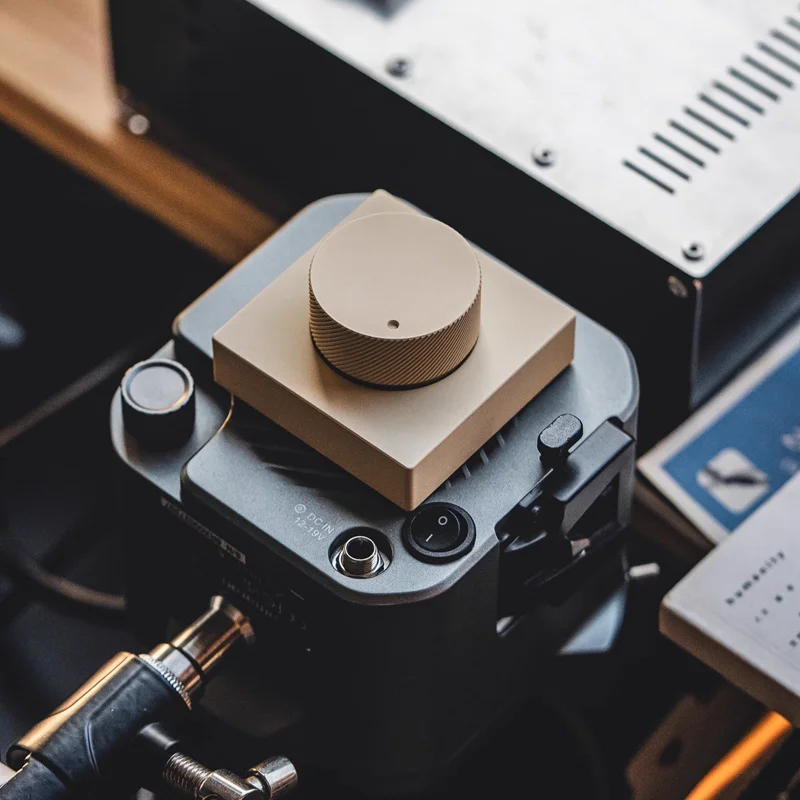 ANTICATER الاتجاه العكسي الخيال العلمي الميكانيكية بلوتوث اللاسلكية متعددة الوظائف زر المقبض CNC التصميم الصناعي فيديو