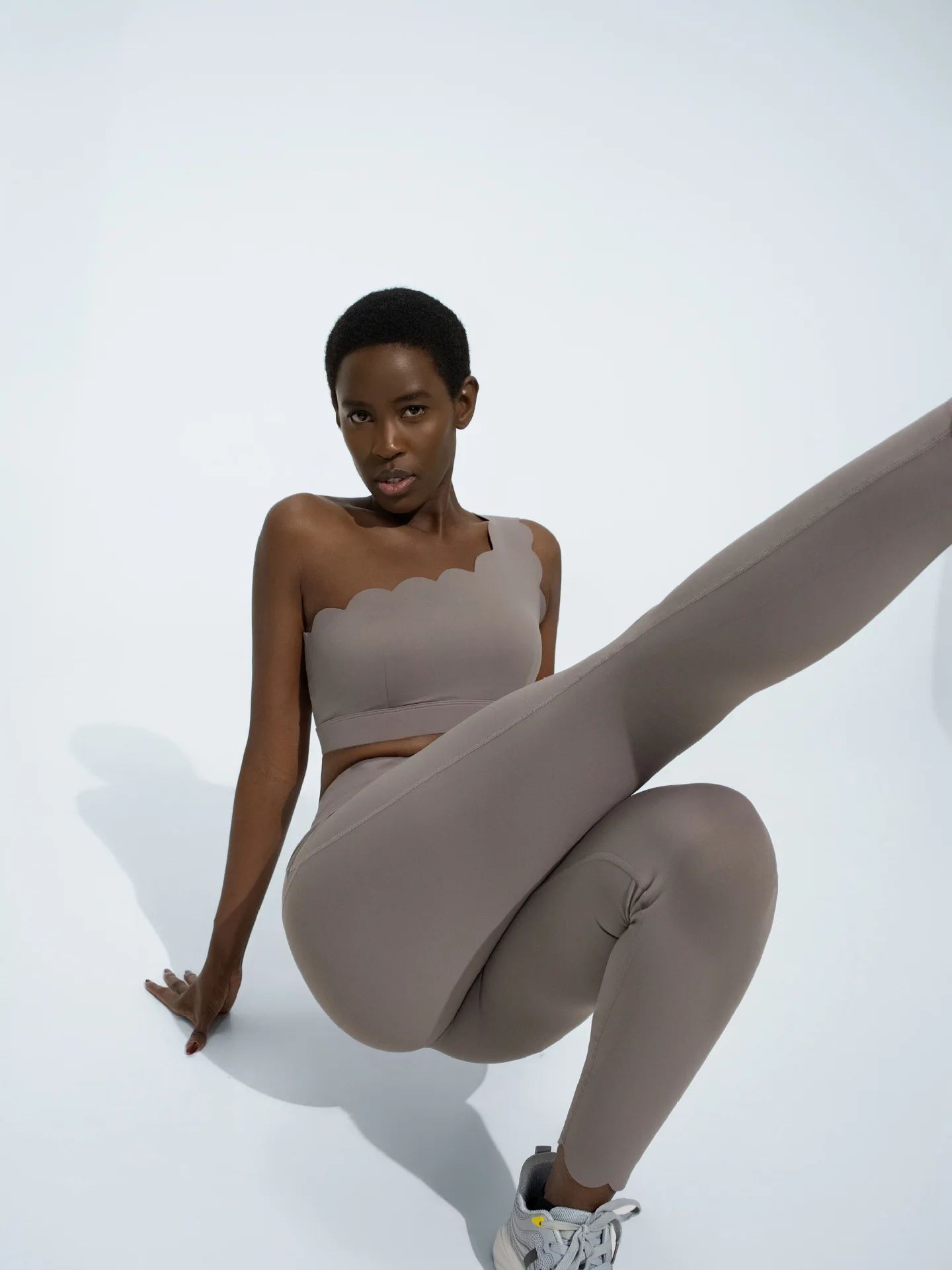 Spitzenbesetztes, schulterfreies Sport-Top, schmal geschnitten, atmungsaktiv, für Outdoor-Workouts, schweißableitend, Fitness-Anzug, dünner BH