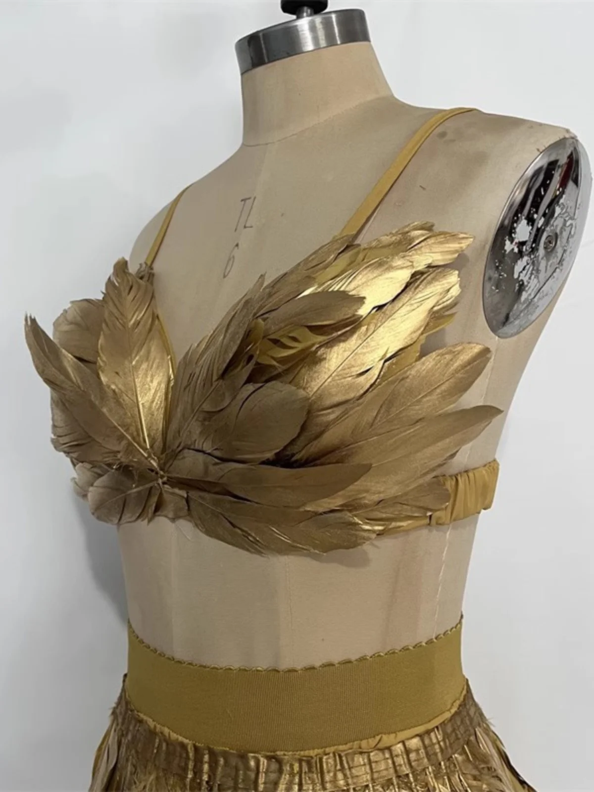 Jupe châle en plumes dorées pour femmes, vêtements de scène trempés, accessoires vestisensde spectacle, style européen et américain, à la mode