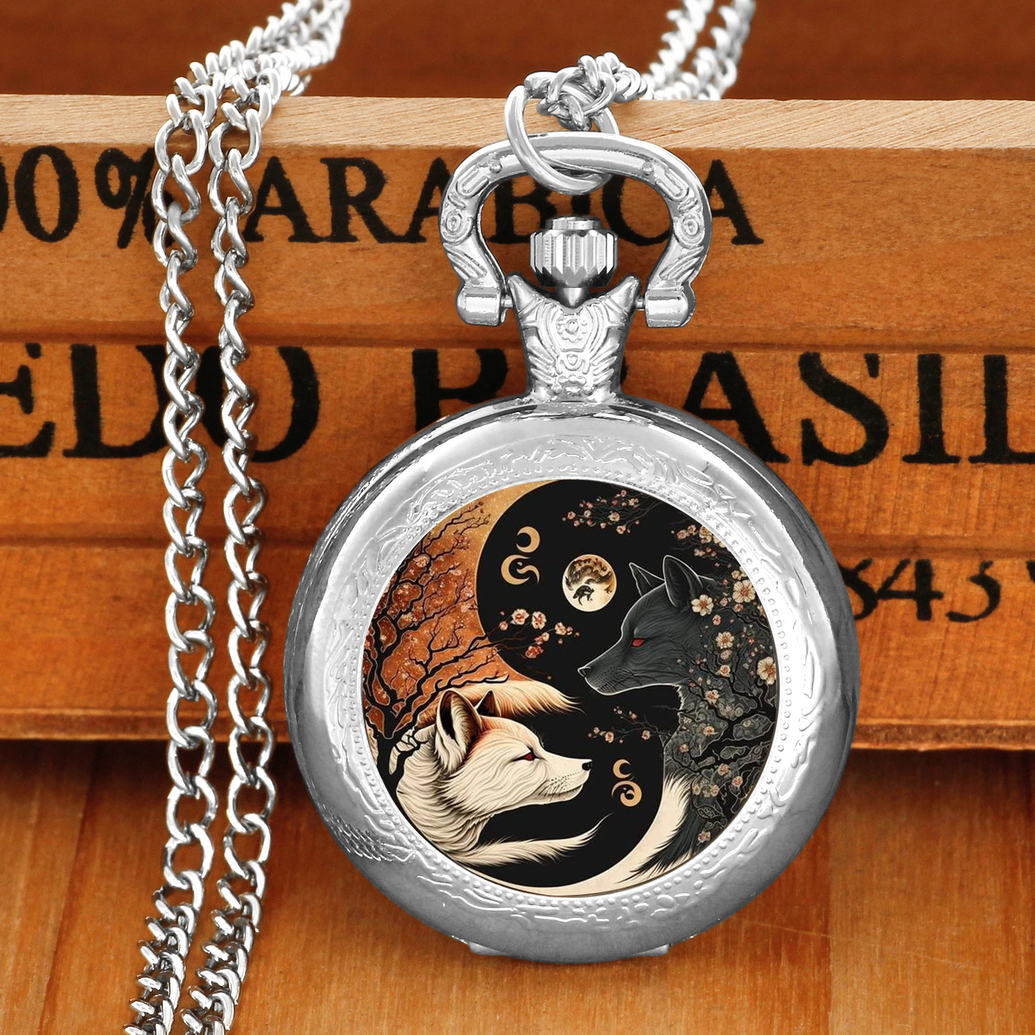 เงินสแตนเลสสีดําสีขาว Yin และ Yang หมาป่าแก้วโดมควอตซ์นาฬิกาพ็อกเก็ตสําหรับผู้หญิงผู้ชายสร้อยคอเครื่องประดับจี้