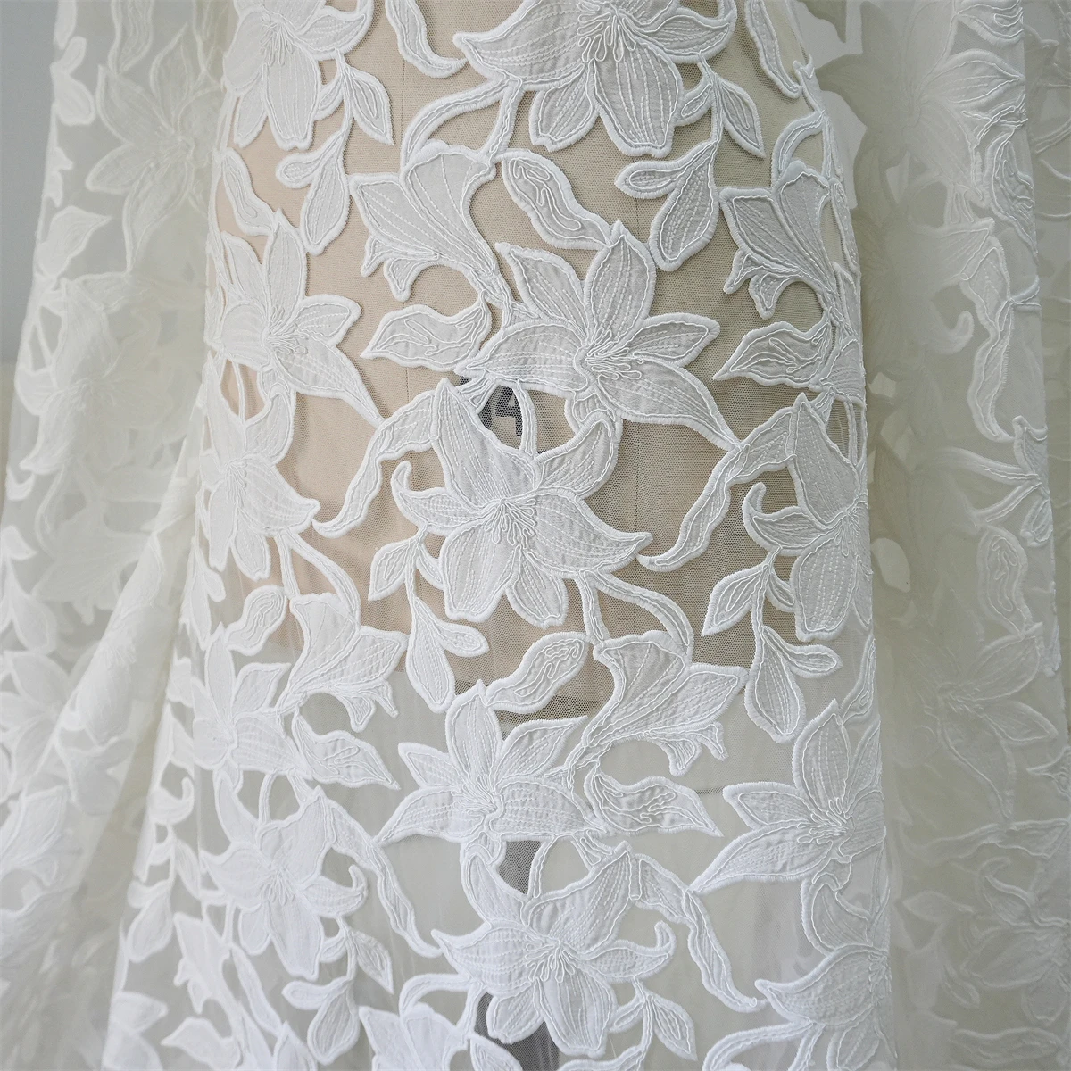 

New High Quality White Flower Car Bone Selected Lace Fabric Embroidery Wedding Dress Cheongsam Tablecloth Special Accessories