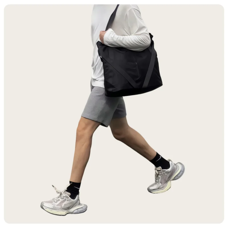 Modische und trendige Aufbewahrungstasche mit großem Fassungsvermögen im Instagram-Stil, unisex, geeignet für Studenten, aus wasserabweisendem Nylonmaterial, erhältlich in Schwarz und Dunkelgrün, kann als Handtasche, Umhängetasche, Schultertasche, Reisetasche oder Tragetasche verwendet werden. – Detail 8