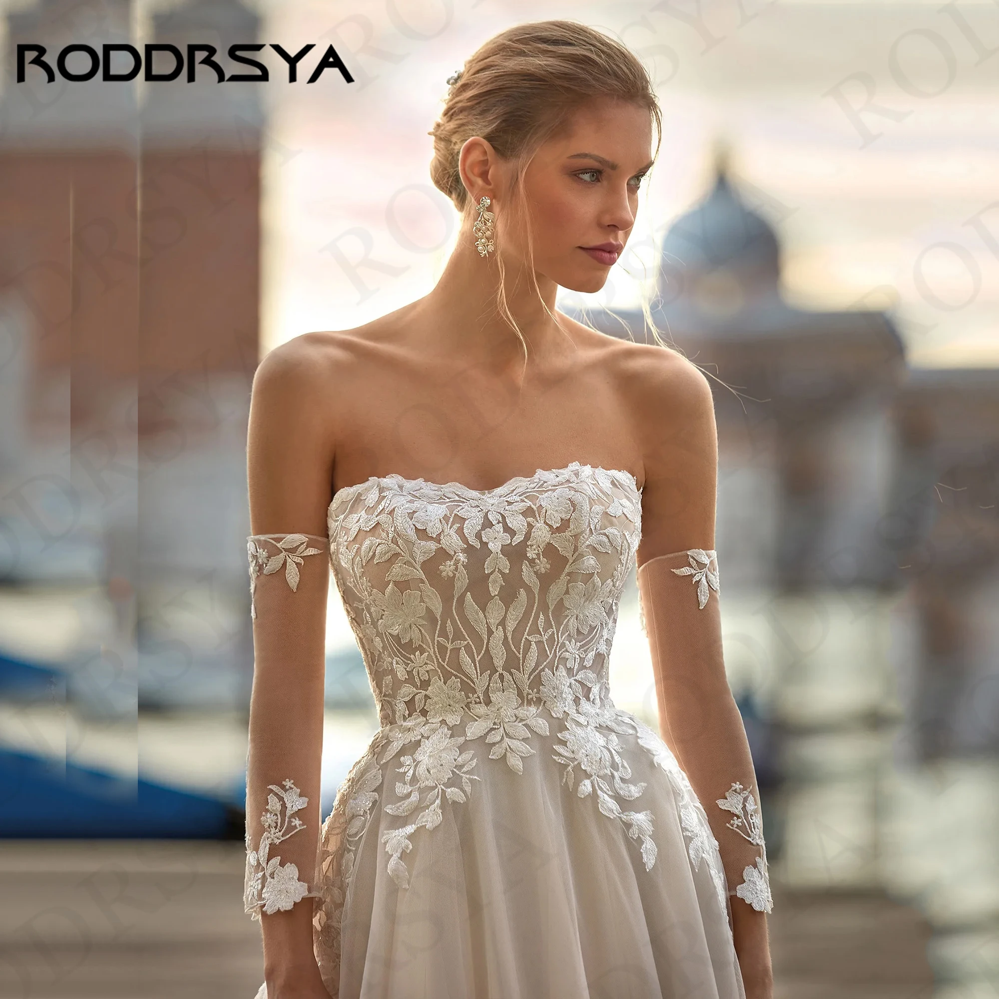 RODDRSYA Charming A Line Boho Wedding Dress suknia ślubna Bohemian Lace Strapless Appliques Tulle Bride Dresses Backless Women