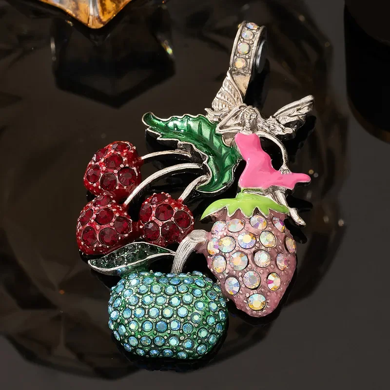 Cross-border foreign trade medieval vintage pendant retro high sense niche exaggerated diamond fruit medieval pendant female