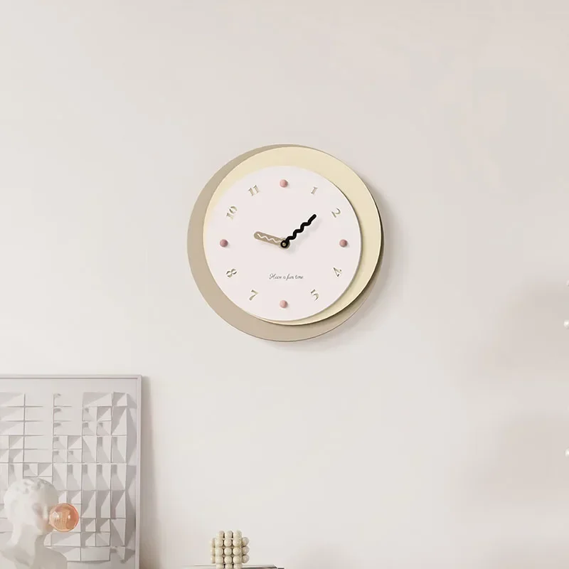 

B Small Korean Modern Wall Clock Gaming Room Bedrooms Silent Cute Wall Watch Round Restaurant