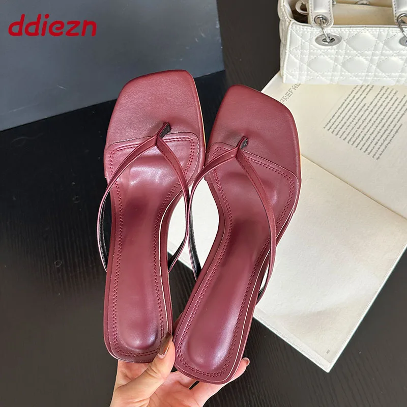 جديد 2026 الربيع الصيف الشاطئ الإناث رقيقة الكعوب الشرائح الصنادل أحذية السيدات موضة النساء مضخات الوجه يتخبط الكعوب أحذية مفتوحة