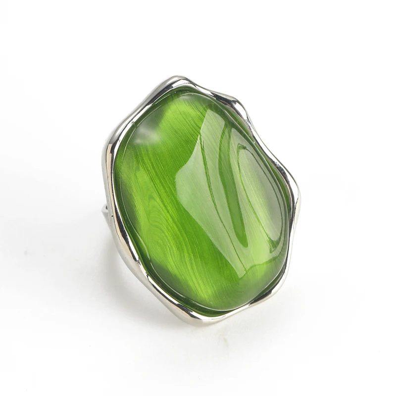 Vintage Unregelmäßige Grüne Harzringe für Damen Accessoires Candy Große Fingerringe Silberfarben Luxus Qualität Schmuck Designer 2026