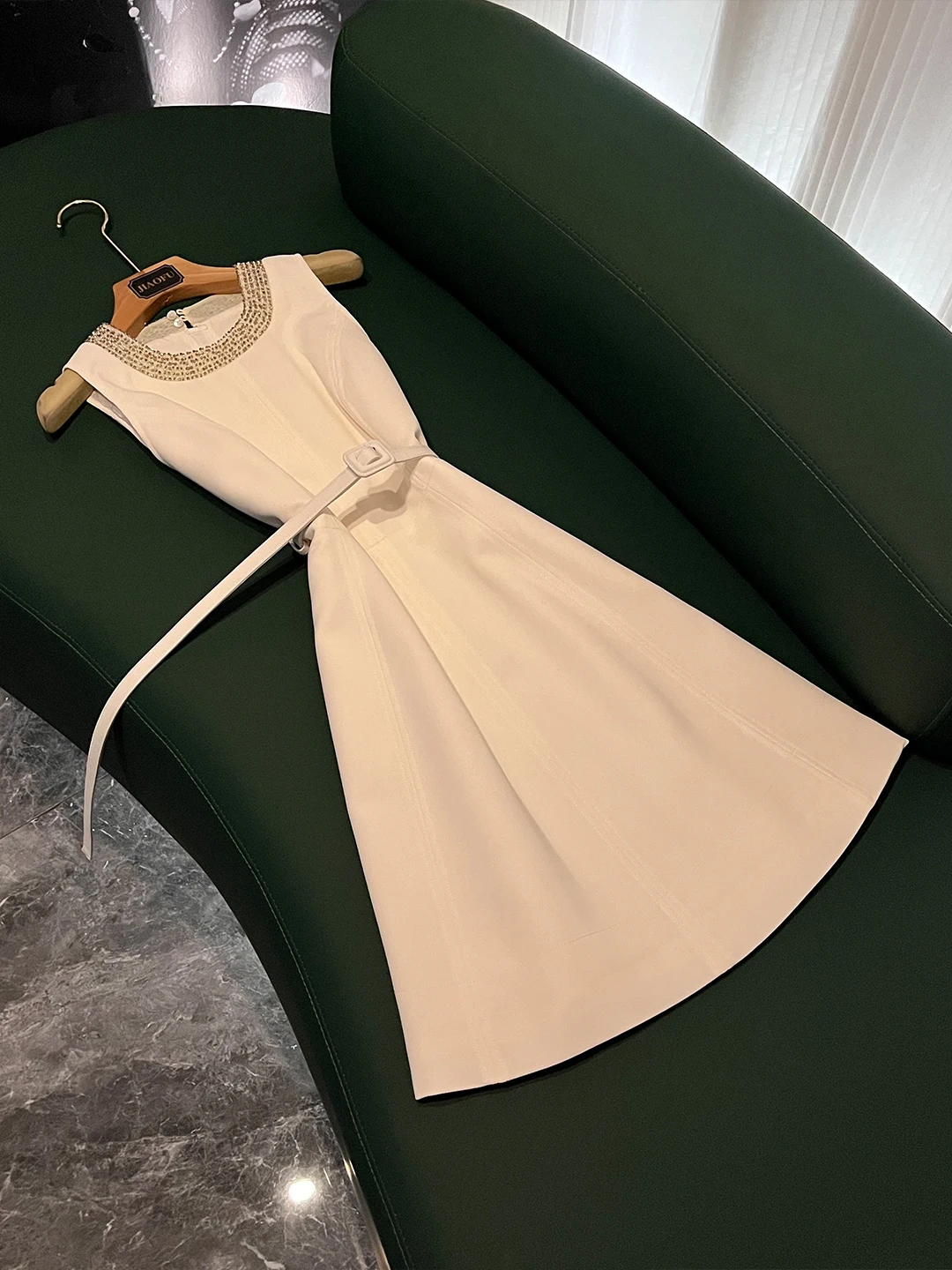 Heavy Embellied Col… - image