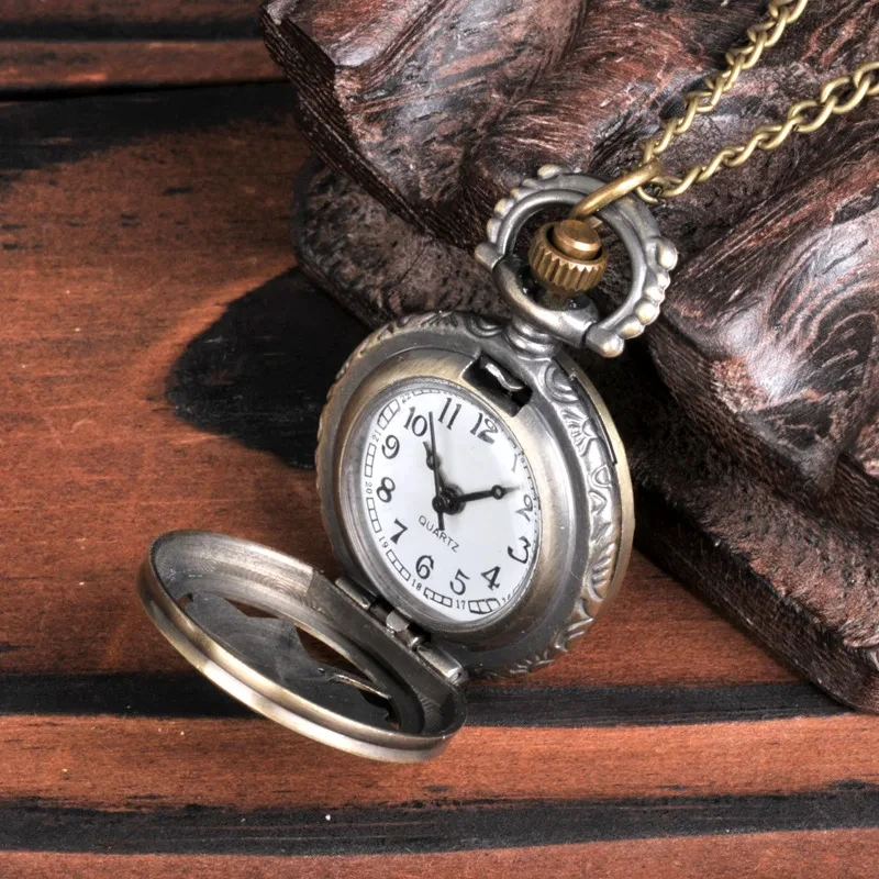 Fashion Vintage Quartz Pocket Watch Relief Rose Pocket Watch Out Flowers Necklace Pendant Sweater Chain Clock Gifts