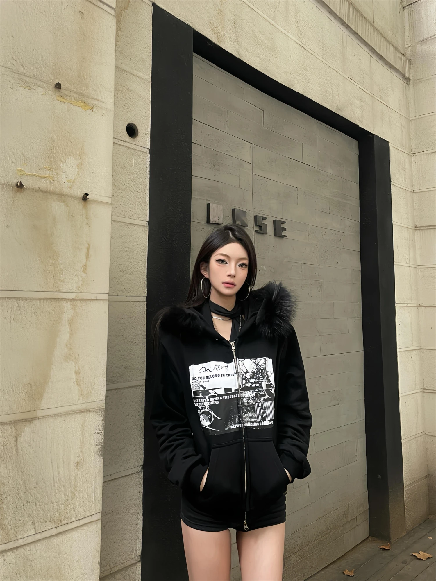 Dames gothic punk hoodie met rits, zwarte nepbontkraag, grafische print sweatshirt, Y2K grunge streetwear casual top ﻿