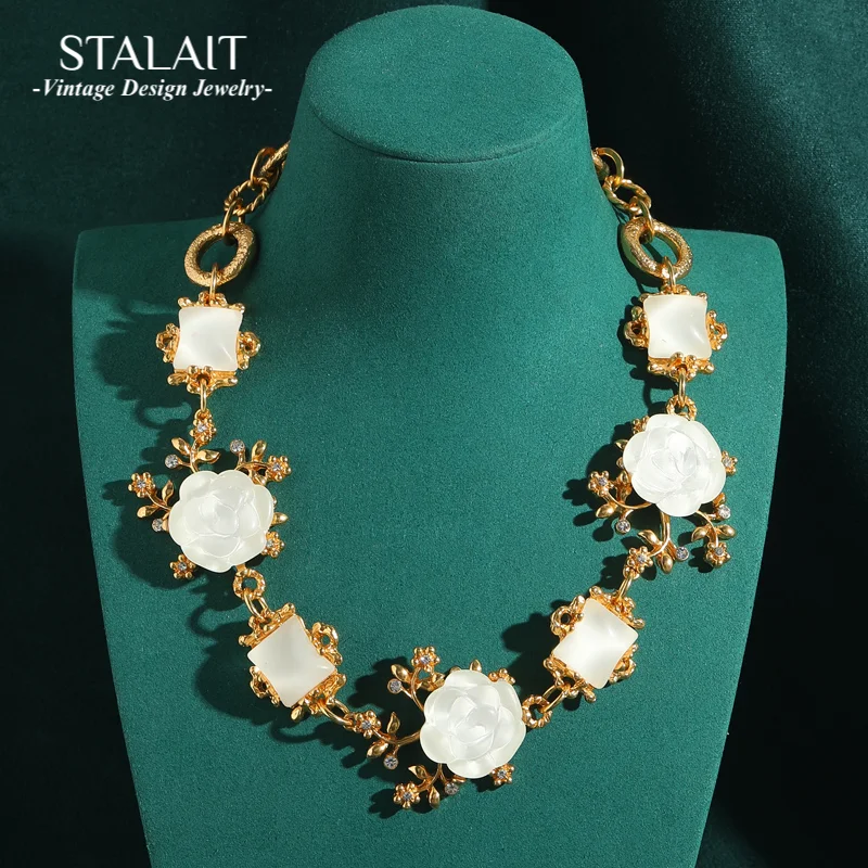 

Vintage Transparent Snowflake White Glass Chokers Necklaces For Women Natural Stone Gold Color Short Accessories Women's Jewelry