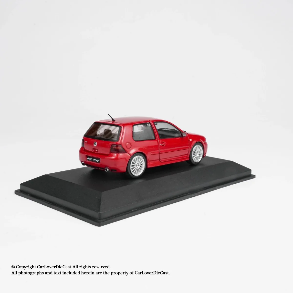 سوليدو 1/43 فولكس فاجن جولف IV R32 دييكاست نموذج سيارة محاكاة جمع سبيكة السيارات نموذج غرفة عرض نموذج ألعاب للأولاد هدية