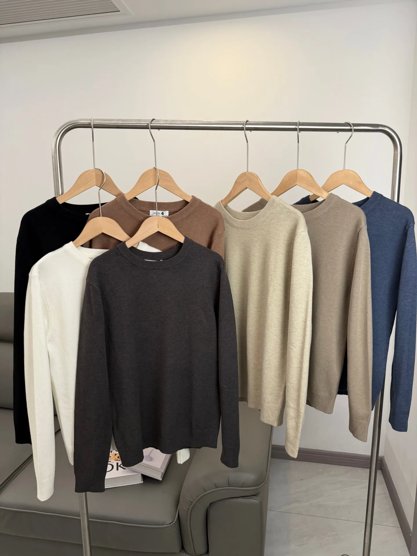 

Мягкий, комфортный мужской трикотажный свитер с круглым вырезом, базовый слой, модный универсальный цвет для осени и зимы