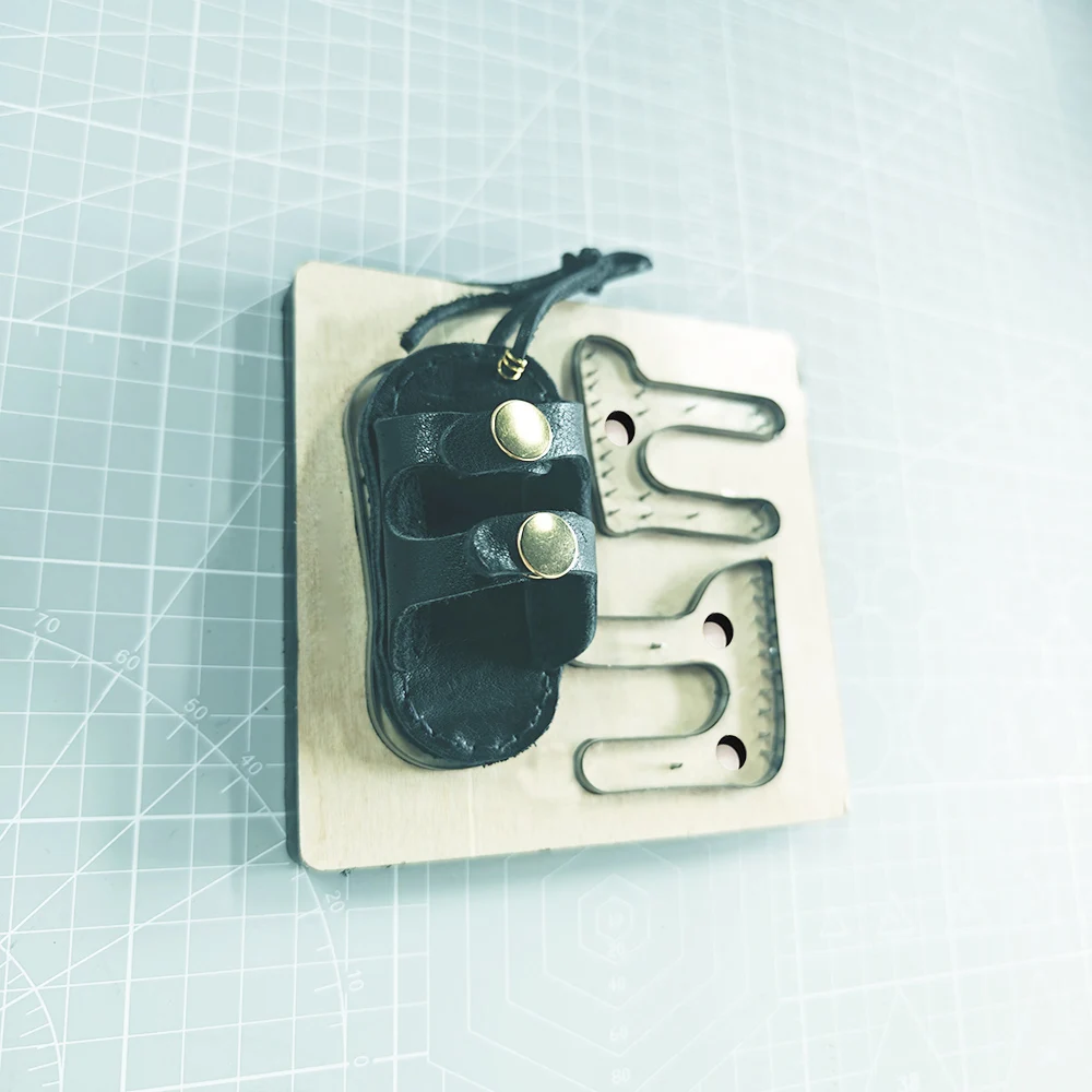 1 piece 9X4.2cmPersonalized slippers cutting mold,DIY handmade, can be used to make keychains, bag pendants, and leather items