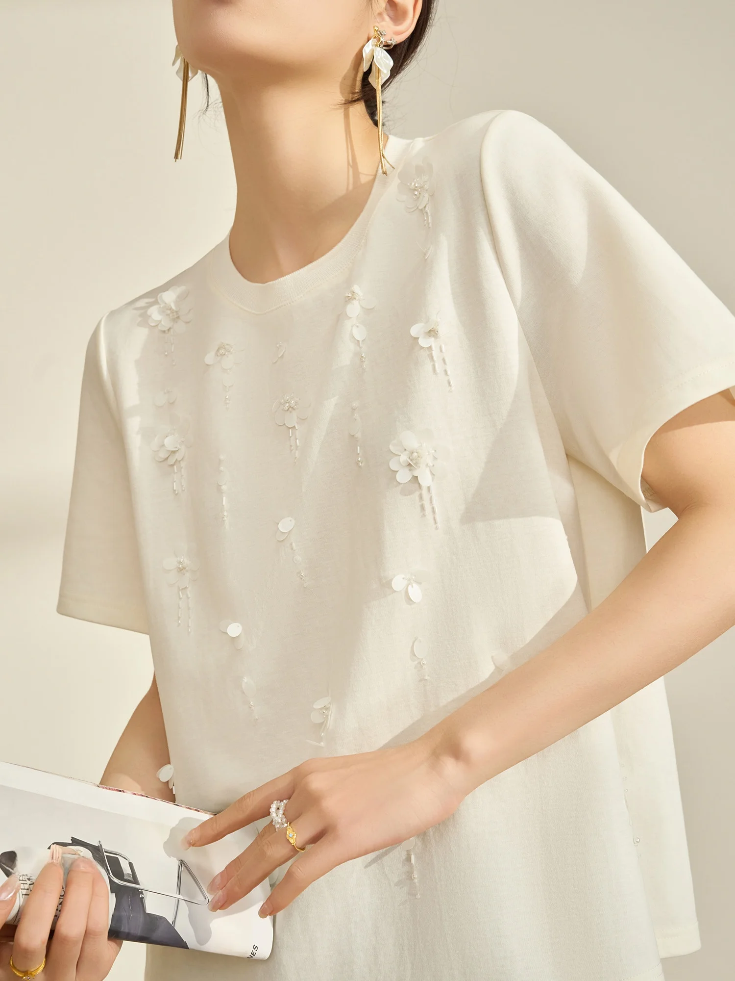 

Женская модная повседневная свободная футболка с коротким рукавом и вышивкой, белая, из полиэстера, коллекция Весна 2026