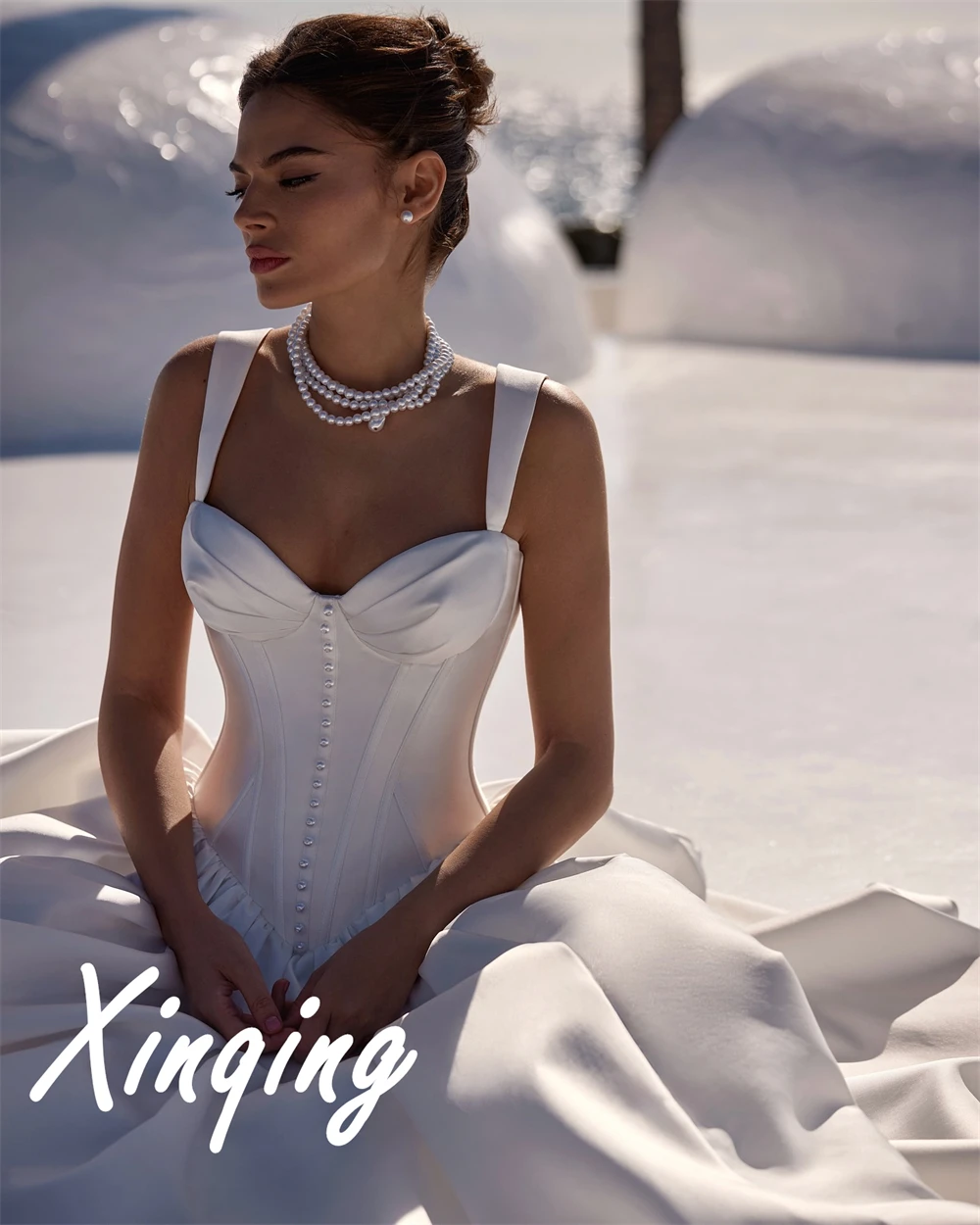 Abiti da sposa classici personalizzati in raso per donna Abiti da sposa senza spalline con lacci sul retro Abiti da sposa con perle affascinanti