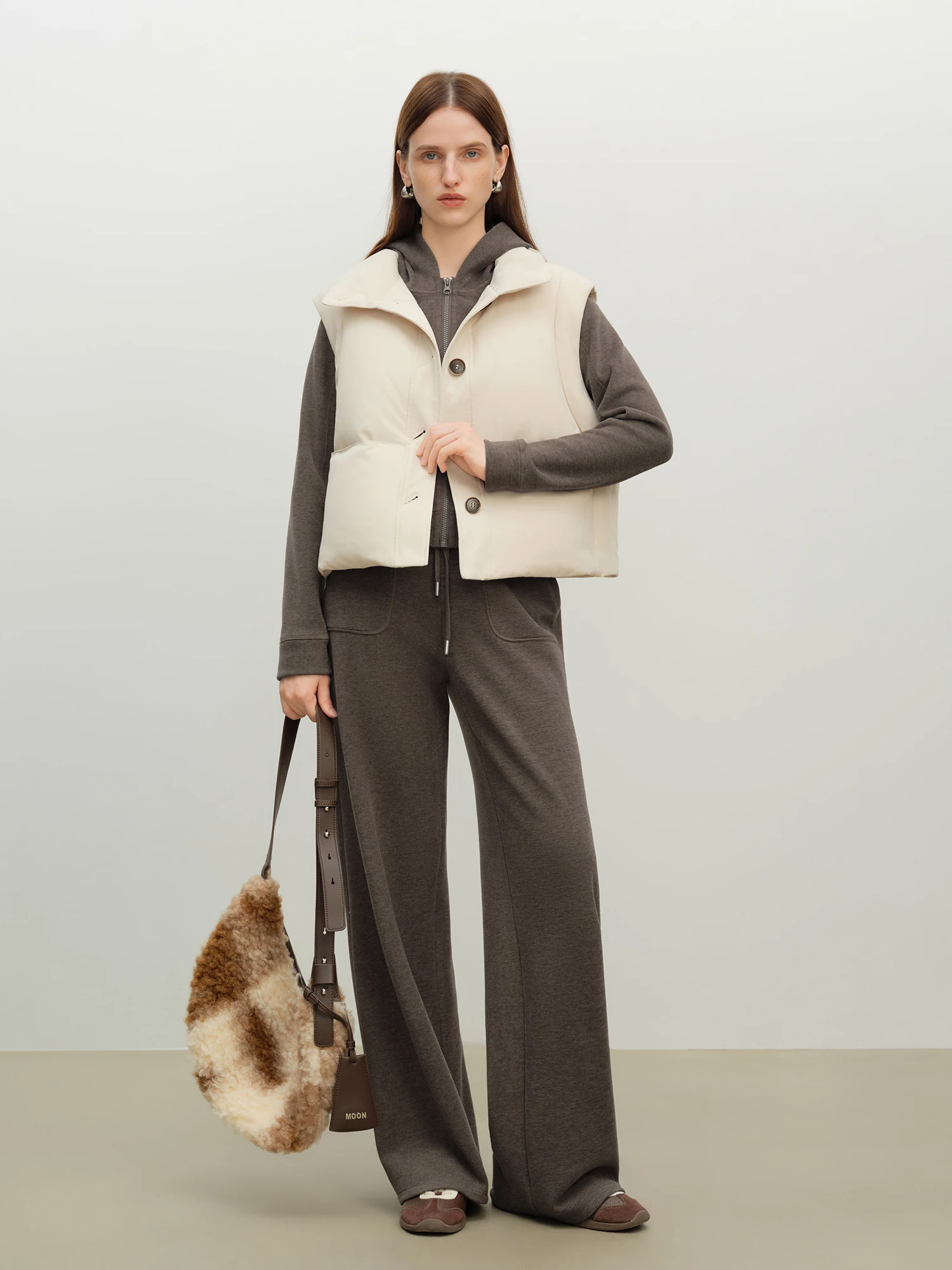 ZIQIAO Stand Collar Beige Sleeveless Down Vest Women 2025 New Down Jacket Light and Warm Simple Loose Commuting