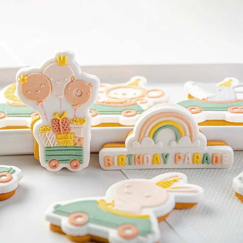 Cartoon Animal Birthday Parade Fondant Biscuit Embossing Die Giraffe Acrylic Icing Cookie Mould Party Dessert Cake Baking Tools