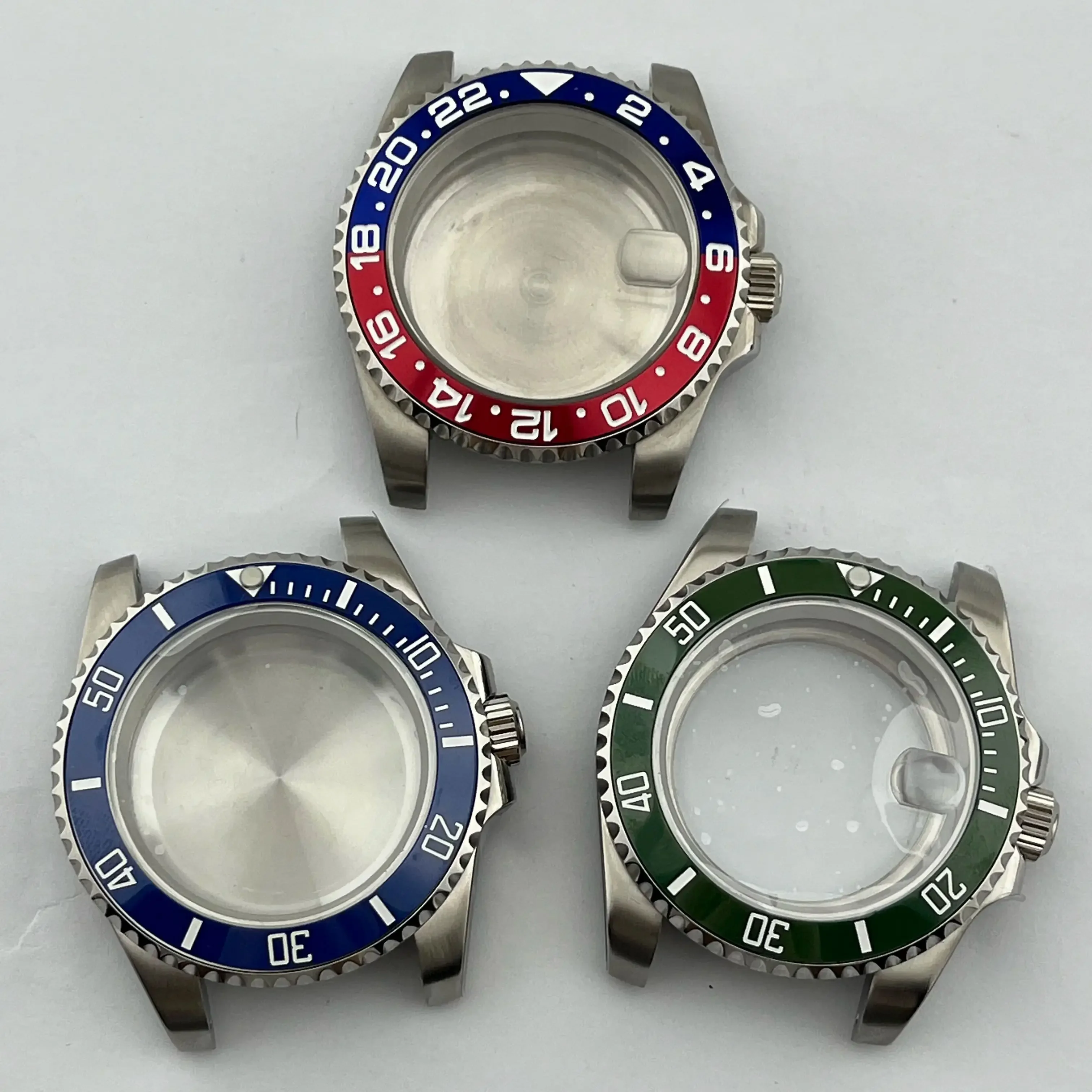 

Корпус часов NEITON 40 мм GMT, совместимый с механизмами NH34, NH35, NH36, NH38, NH39, NH70, ETA2824, PT5000, серебристый, с керамическим безелем и сапфировым стеклом.