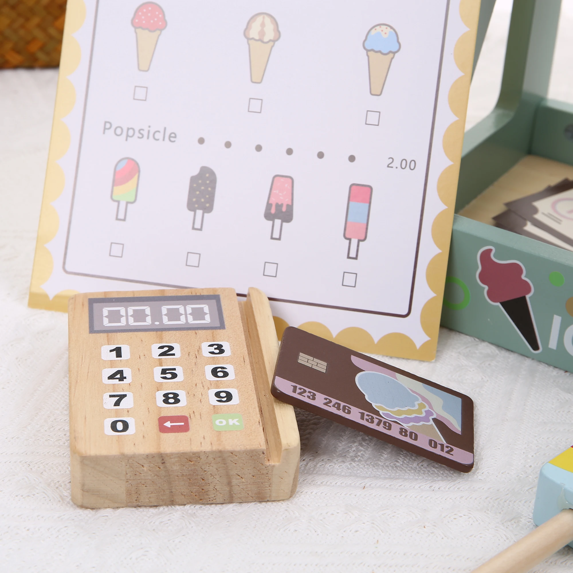 ชุดของเล่นเคาน์เตอร์ไอศกรีมสำหรับเด็ก ชุดของเล่นทำอาหารไม้ ชุดของเล่นไอศกรีม ของเล่นเสริมพัฒนาการเด็กเล็ก