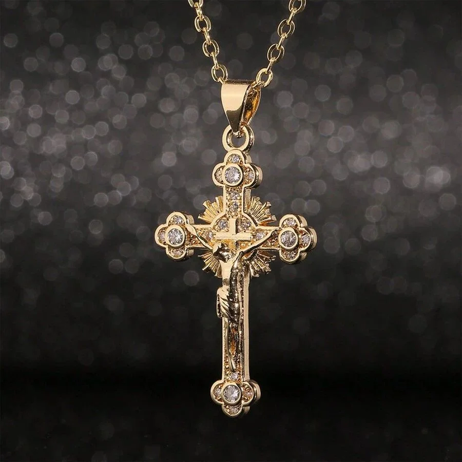 Collar con colgante de cruz religiosa de Jesús para mujeres y hombres, cadena de Color dorado con diamantes de imitación brillantes, diseño Simple, joyería de fiesta de Hip Hop