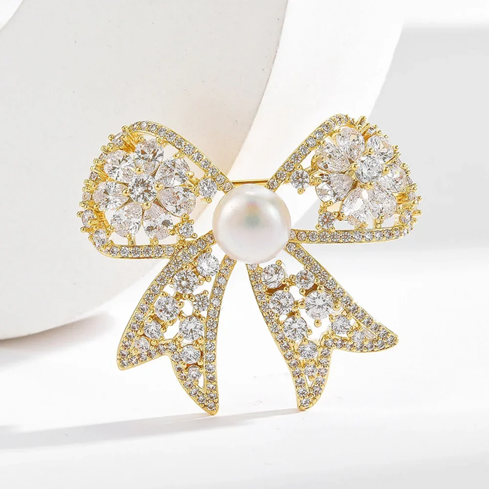 

2024 New Pearl Butterfly Brooch Jewelry Wedding Gold Plated Insect Rhinestone Bride Brooches Pins for Women Gifts Wholesale