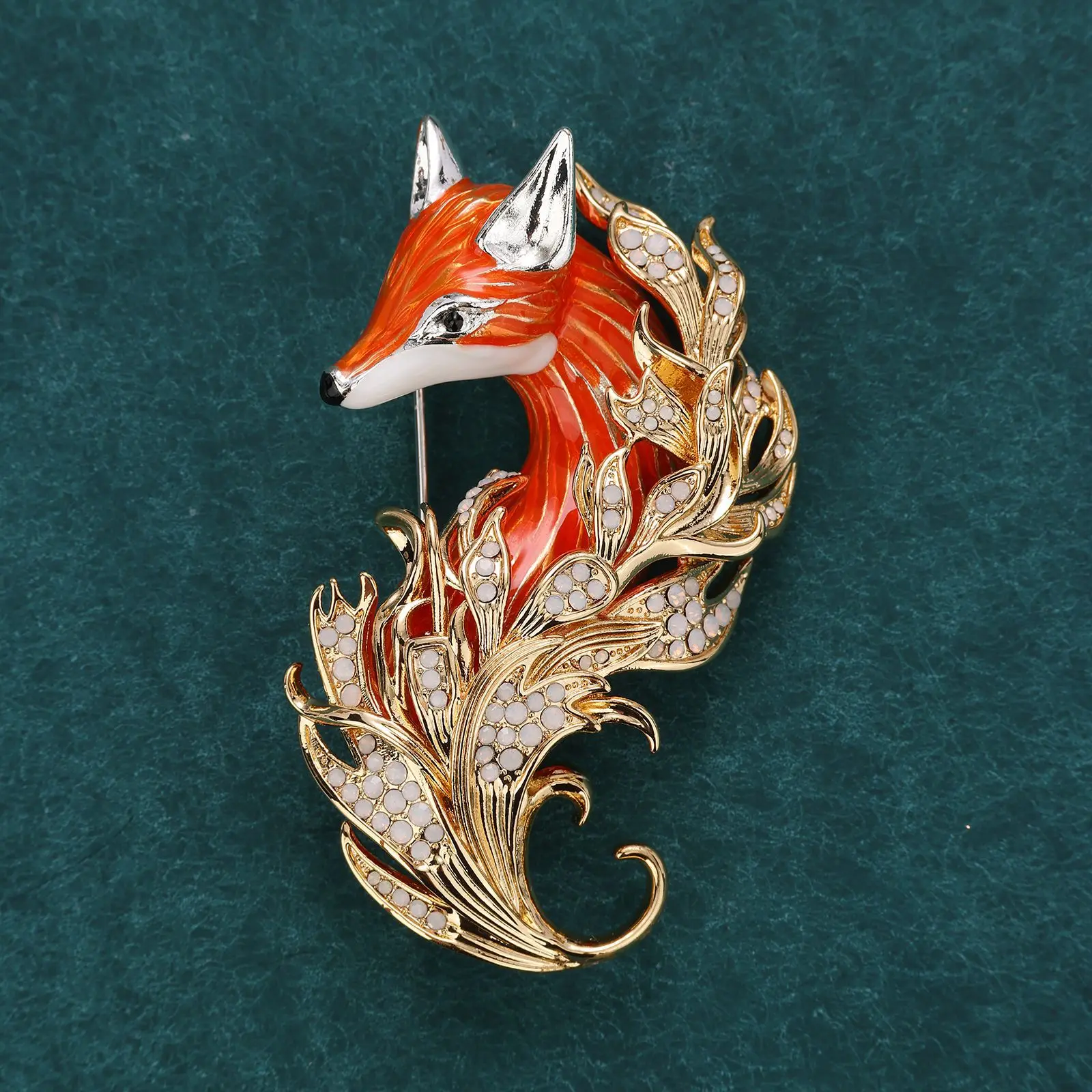 

New Fox-shaped Brooch with A Sense of Design Is Fashionable, Versatile, Elegant A Retro and Artistic Accessory