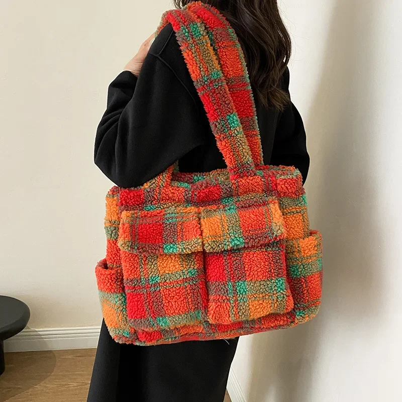 

Women Large Capacity Tote Handbag Fashion Lamb Wool Underarm Bag Retro Plush Plaid Shoulder Bag Shopping Fluffy Tote Handbag