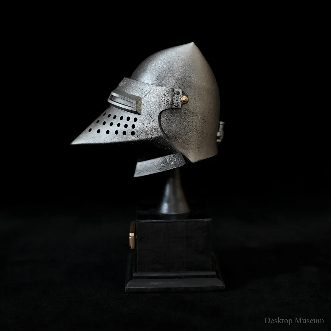 (ارتفاع كامل 135 ملم) خوذة الفارس الأوروبية المصنوعة من الراتنج المزخرف لسطح المكتب LTCP-394