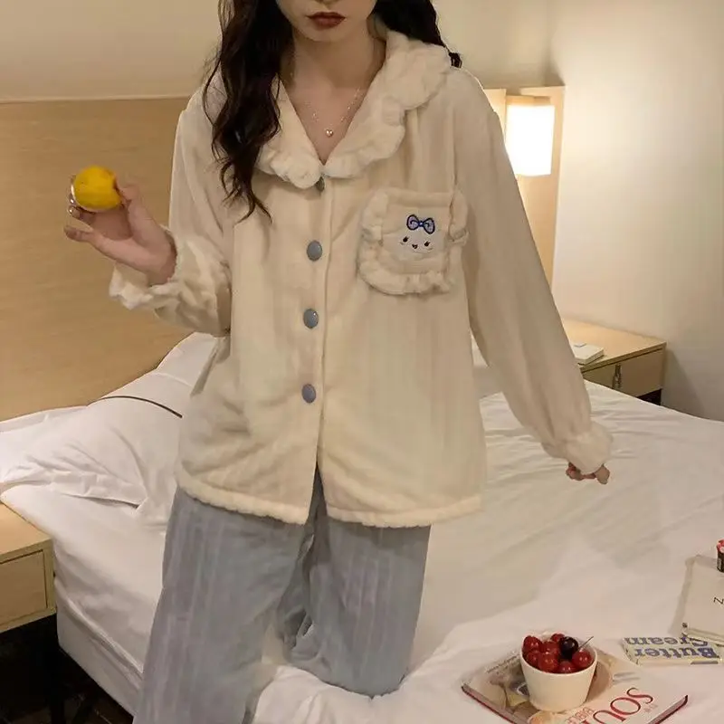 Pigiama Cinnamoroll stile Ins per ragazze autunno inverno velluto corallo più ispessimento caldo e dolce può essere indossato fuori dai vestiti per la casa