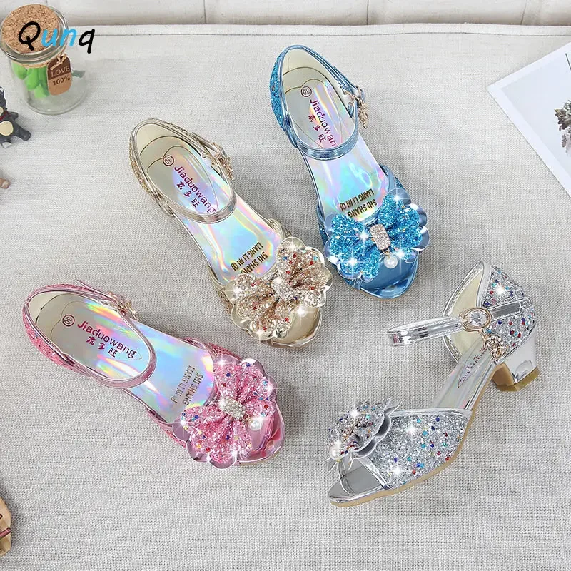 

Qunq 2023 Summer New Girls Fashion Cartoon High Heel Bow Sequin Breathable Lovely Crystal Princess Sandal Casual Children Shose