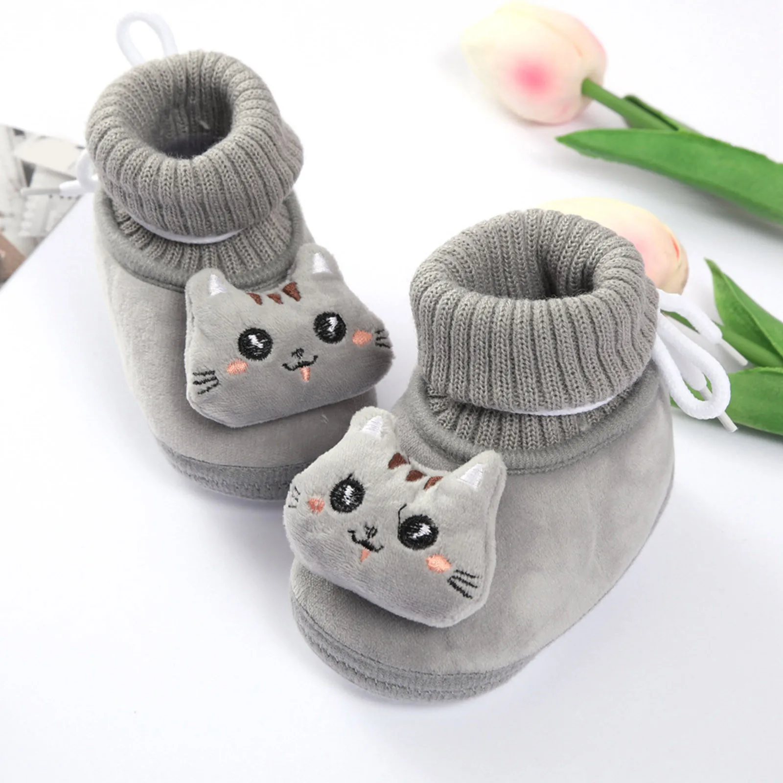 Sepatu kartun bayi sepatu balita lucu kucing kartun zapatillas anak laki-laki dan perempuan kaus kaki datar tali elastis antiselip hangat nyaman