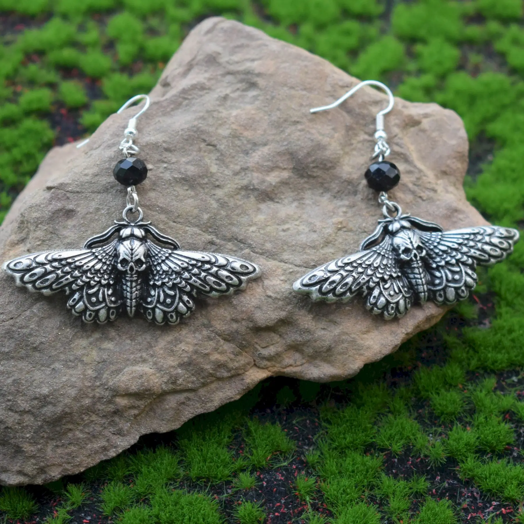 1 زوج حار بيع عالية الجودة ماجيك القوطية غامض الموت الهيكل العظمي العثة ريترو ستايل الكرتون فتاة سبيكة قلادة أقراط