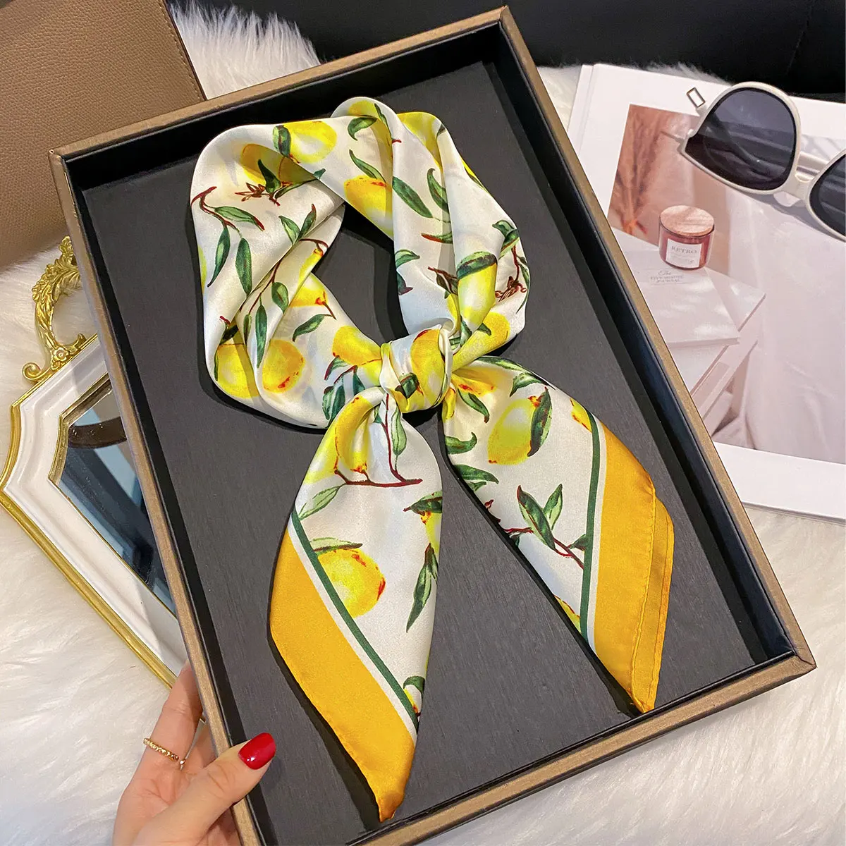 2025 Mode Baru 70X70Cm Syal Wanita Syal Cetak Paisley Sutra Syal Persegi Ikat Kepala Dekoratif Leher Bandana Desain Mewah