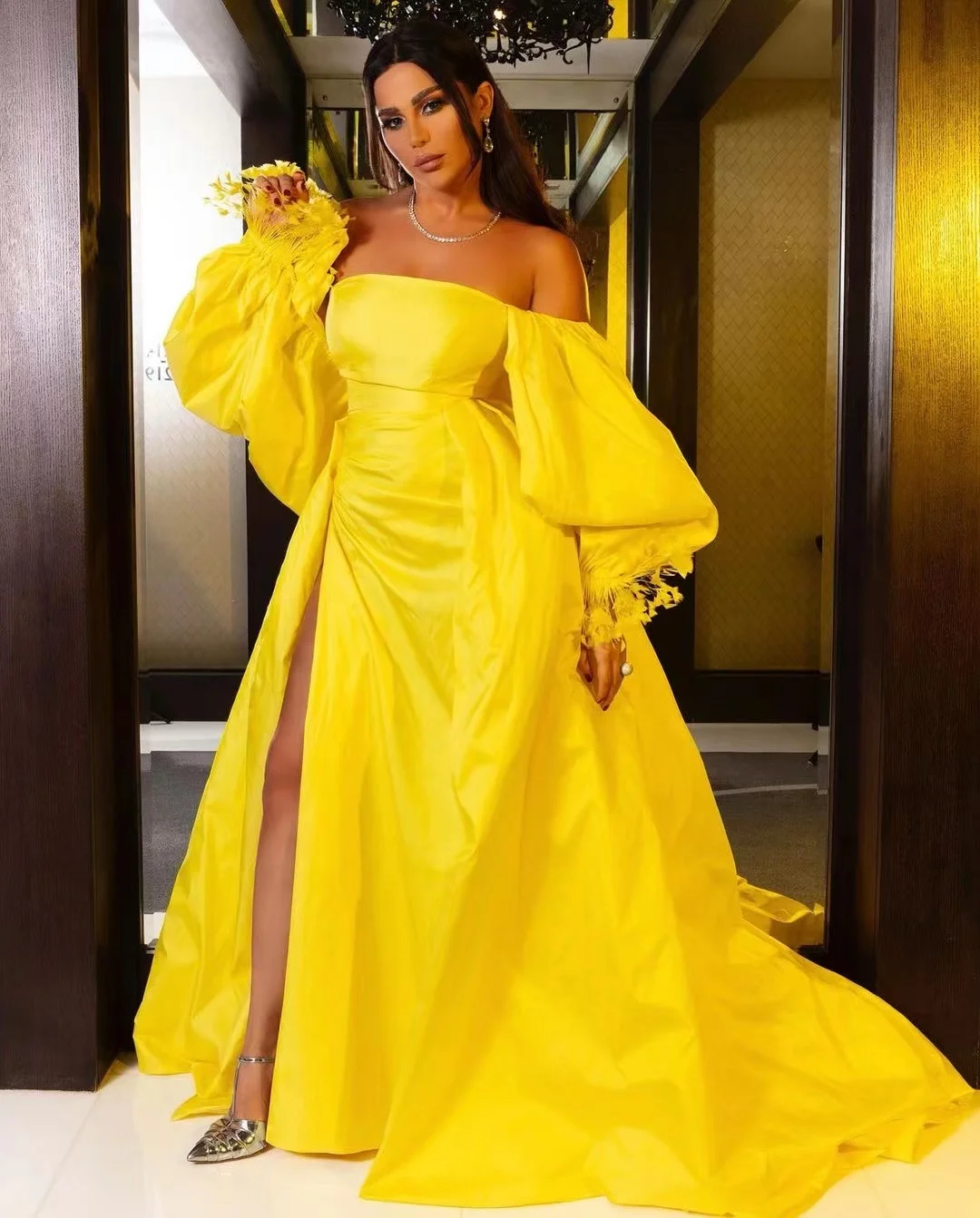 

Lovestory Yellow Prom Dresses for Women Feathers Long Sleeves Vestidos De Fiesta Elegantes Para Mujer Side Slit Evening Gowns