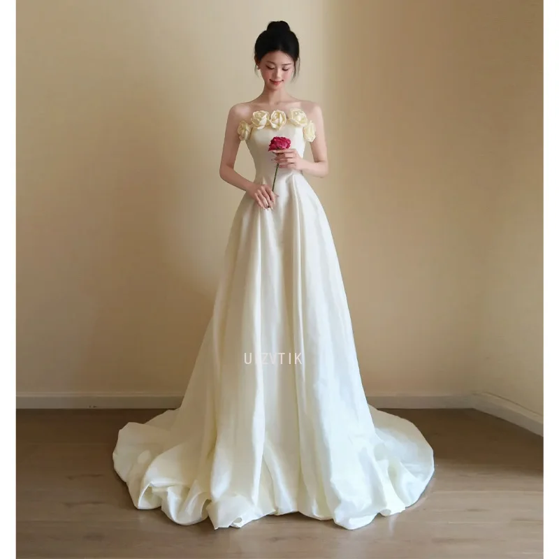 

lvory Satin Evening Dress 3D Flowers A Line Prom Gowns Women Modest Sweap Train Formal Occasion Dresses Customized