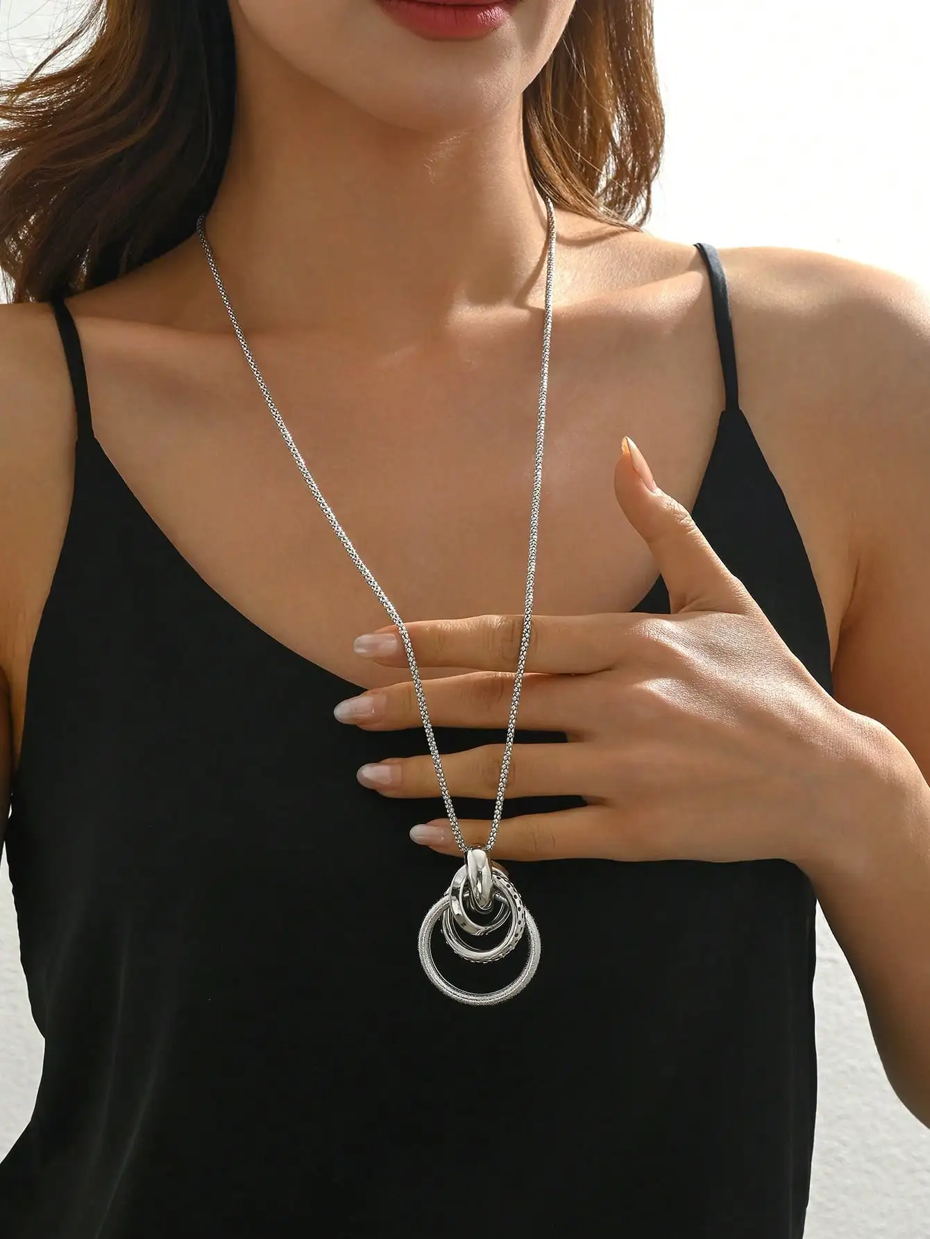 

Vintage Asymmetrical Circle Pendant Long Necklace for Women, Elegant Jewelry for Daily, Parties & Sweaters