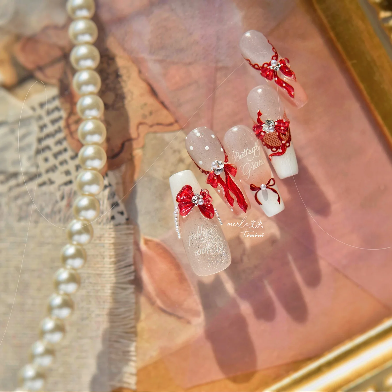 

Изысканные белые и красные бантики в горошек, кружевные полукруглые наклейки-бантики из органзы, самоклеящиеся стикеры для дизайна ногтей, маникюрные декоративные наклейки