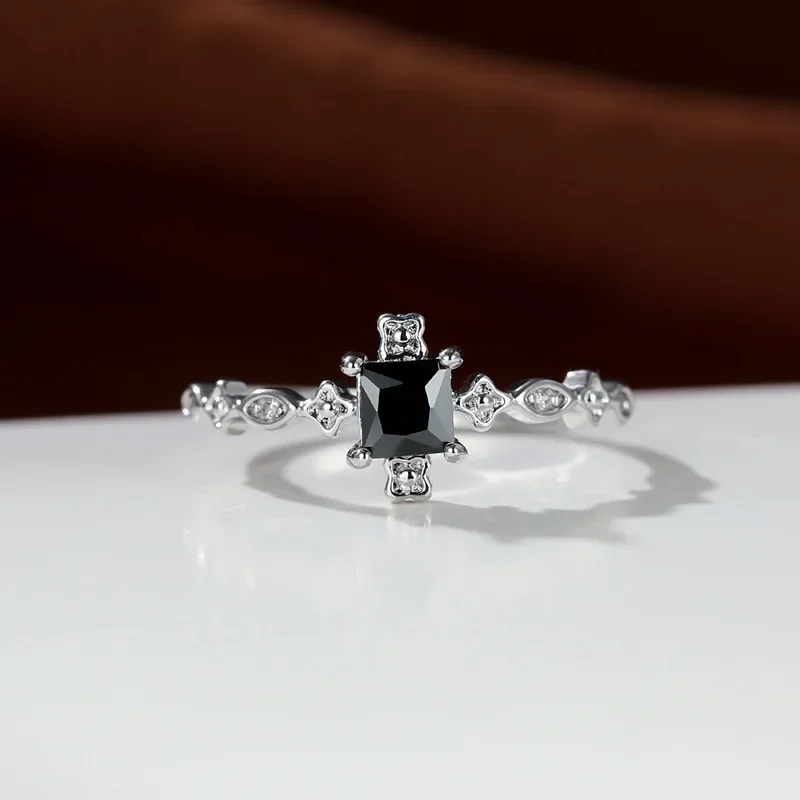Retro fashion simple copper plated white gold black square zircon ladies ring