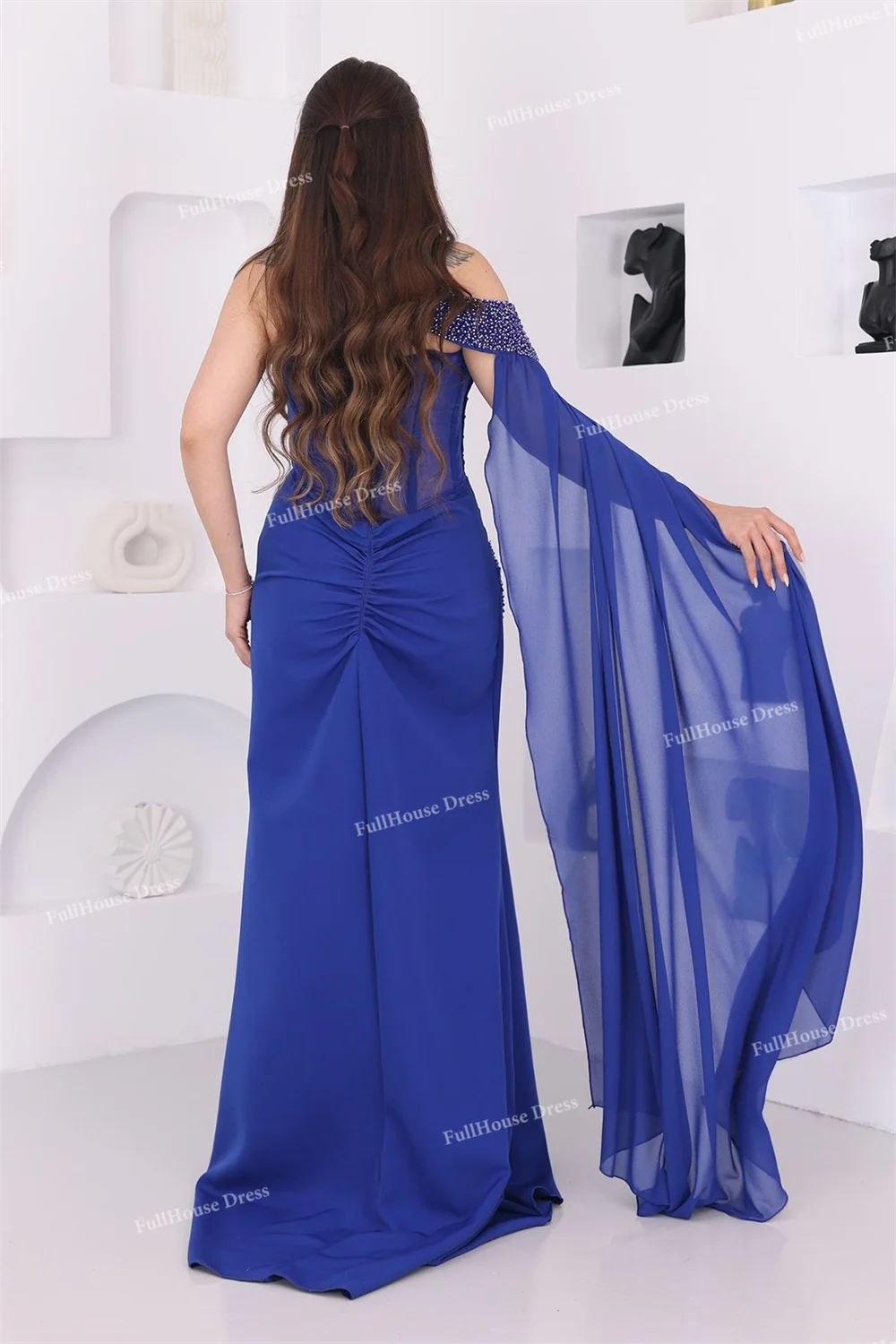 العرف الساحرة مغرفة الرقبة غمد مثير الجانب الشق ثوب السعودية عارية الذراعين الطابق طول كريستال مساء اللباس مع كيب شارو