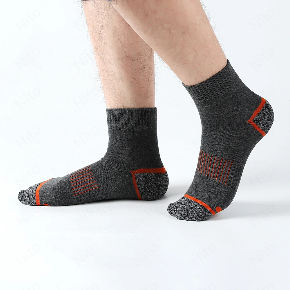 Lot de haute qualité Chaussettes pour hommes Casual Respirant Run Chaussettes de sport 5 paires Chaussettes en coton pour hommes Chaussettes noires