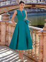 Vestidos de fiesta formales por debajo de la rodilla Satén turquesa Una línea Vestidos formales cortos sin espalda para mujeres 2025 Vestido de cóctel hasta el té con cuello en V profundo