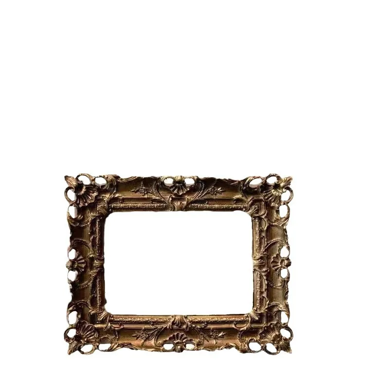 

European style, retro, French style, board house, pearl, chain, hanging painting, setting table, bedroom