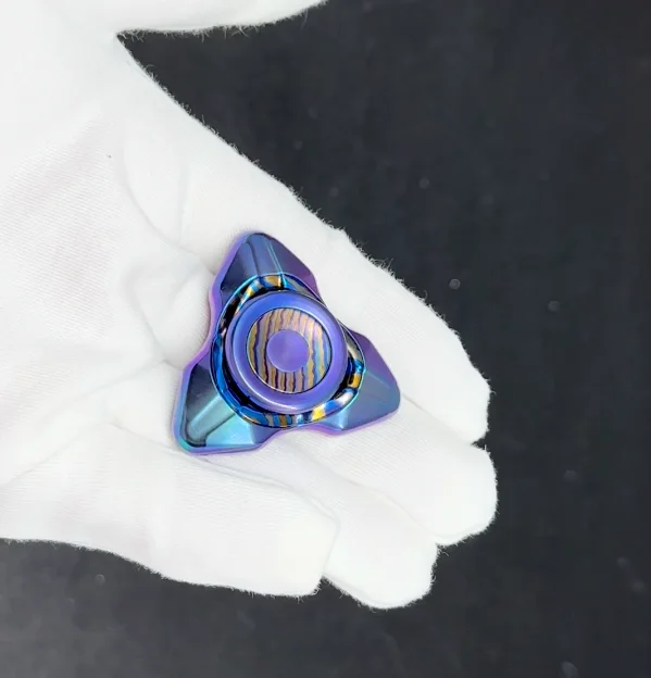 

Б/у EDC novo Wu+zircuti spinner, гироскоп на кончике пальца, декомпрессионные игрушки