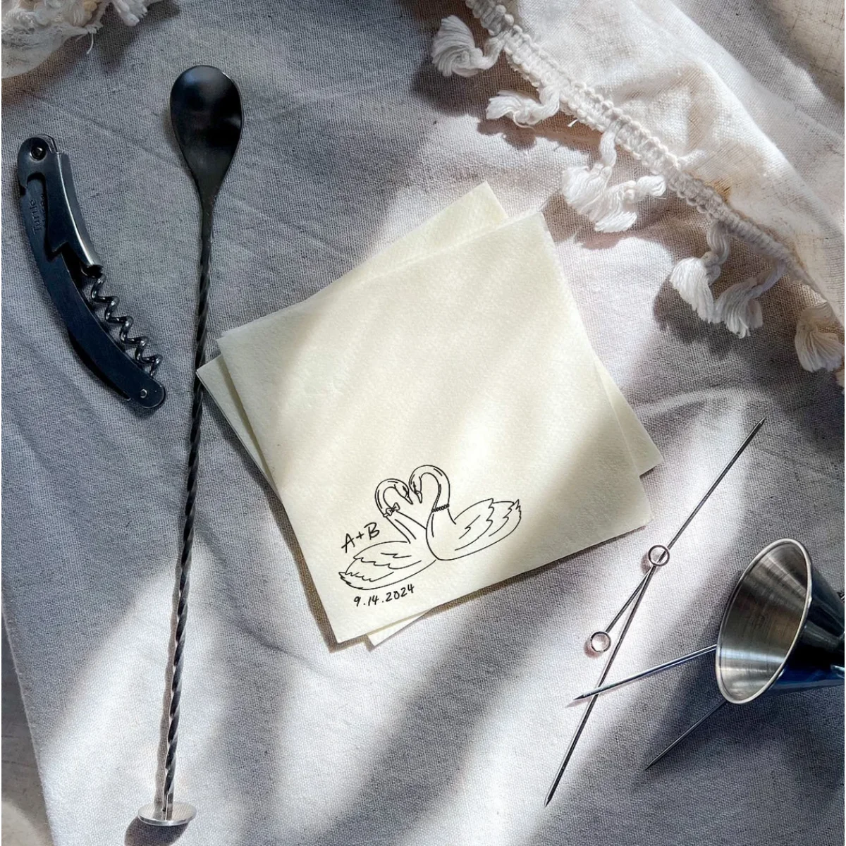 

Свадебная Коктейльная салфетка с изображением лебедя и сердца на заказ | Свадьба | Персонализированная | Свадебный душ | Репетиция на ночь | Помолвка винтажная