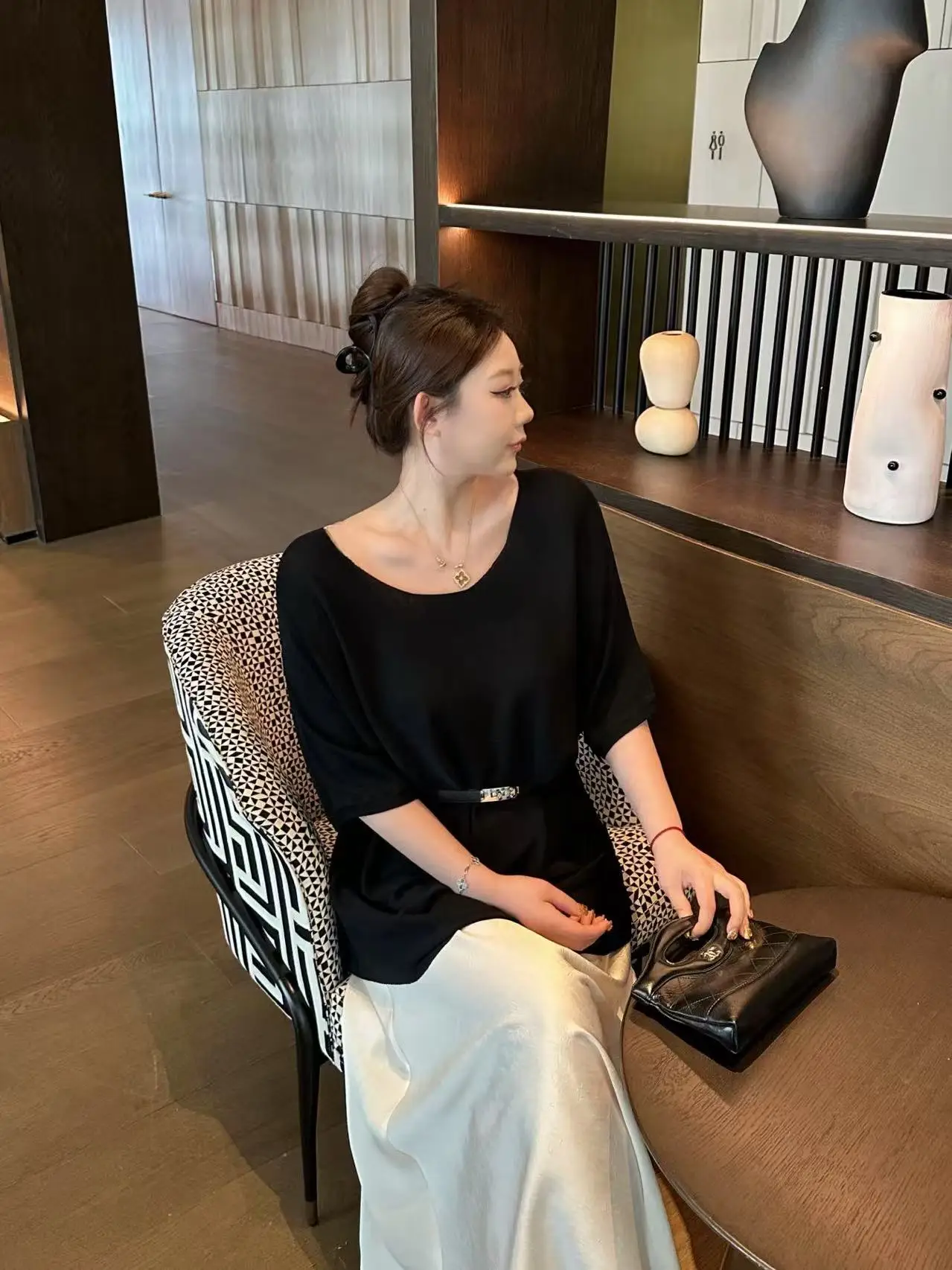 

Женская трикотажная футболка Kiki больших размеров с рукавом «летучая мышь» и круглым вырезом, летняя коллекция 2025, комфортная, свободного кроя, из полиэфирного волокна, с коротким рукавом