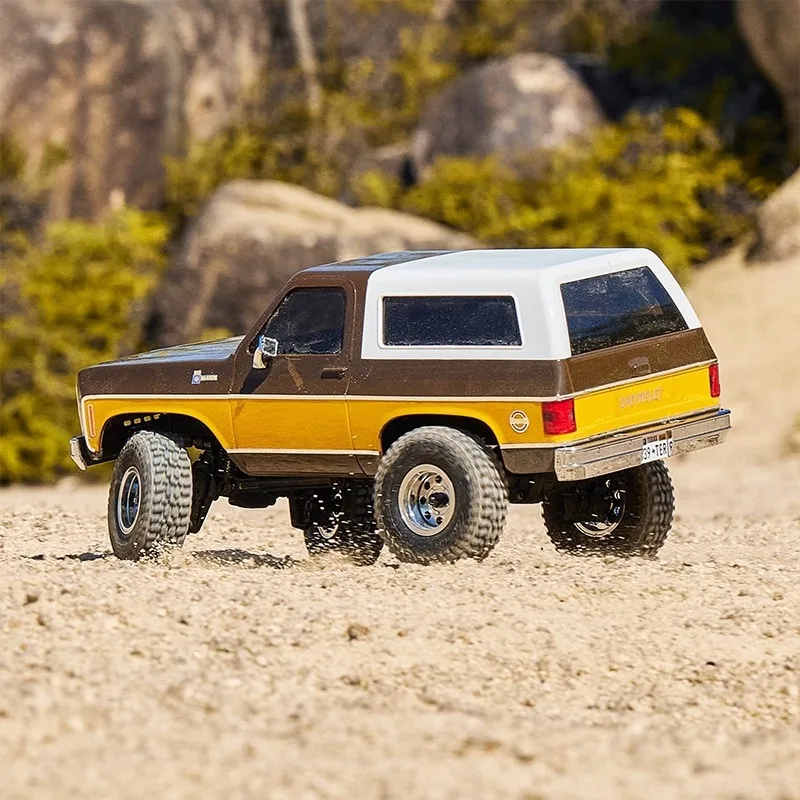 1:24 Fms Chevrolet K5 Blazer 2.4g Rc Car Retro Simulation Pickup Truck Remote Control Pickup Truck Off Road Climbing Vehicle